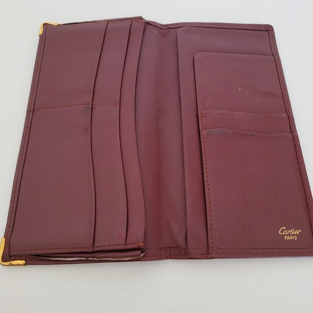 Cartier authentic must